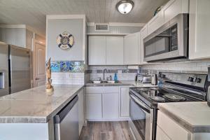 Oceanfront Corpus Christi Escape with Community Pool