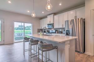 4 Mi to Bethany Beach: Townhome w Screened Porch