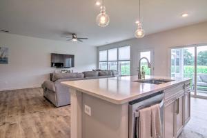 4 Mi to Bethany Beach: Townhome w Screened Porch