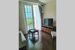 Grand florida Poolview-1BR-Step to jomtien beach
