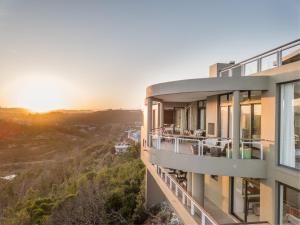 Dazzling View, Knysna - Stunning holiday villa with roof deck & 360° views