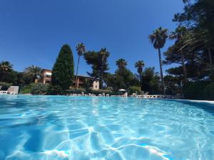 Appartement en résidence privée, face à la mer avec accès direct plage