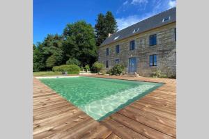 Villas La Lande du Rest - Le Quillio Magnifique ancienne ferme de notables avec piscine chauffee : photos des chambres