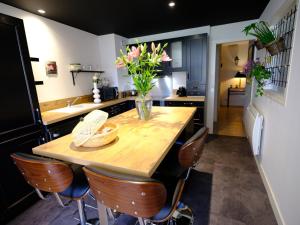 Le Floreal, great quiet appt in very town center