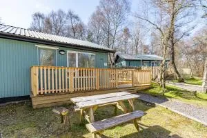 Bracken Lodge 7 with Hot Tub - Balmore