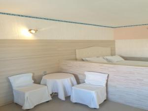 Studio Quiet And Peaceful And Very Relaxing with kitchen, shared pool and Ac