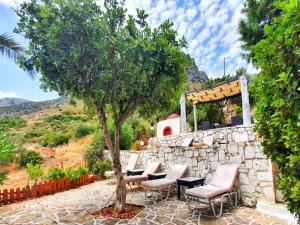 Studio Quiet And Peaceful And Very Relaxing with kitchen, shared pool and Ac