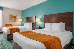 Queen Room with Two Queen Beds - Non-Smoking room in Comfort Inn & Suites Fort Lauderdale West Turnpike