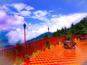 Hotel Himdhara, Near Mall Road Dalhousie