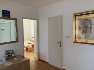 Apartment Galerija Istok-Zapad by Irundo