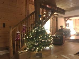 Chalets Beautiful renovated chalet near ski resort France : photos des chambres