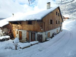 Savoyard Farmhouse - Sleeps 14 Garden & Parking