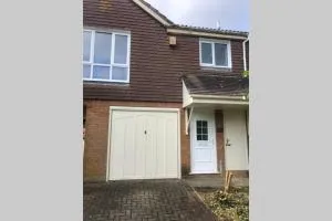 Serviced Accommodation 2 bed Town House - Fernhill Heath