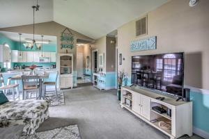 Lovely Myrtle Beach Condo 4 Mi to Boardwalk!