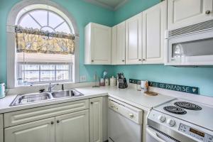 Lovely Myrtle Beach Condo 4 Mi to Boardwalk!