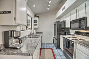 1 Mi to Golf! Family-Friendly Sun City West Home