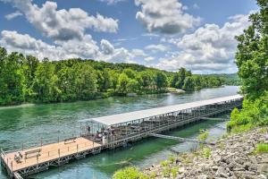 Marina Views and Cozy Sunroom Condo in Branson!
