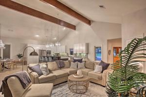 4-Season Boathouse, Hot Tub! Guadalupe River Oasis