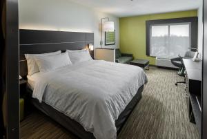 Holiday Inn Express & Suites Kelowna - East by IHG