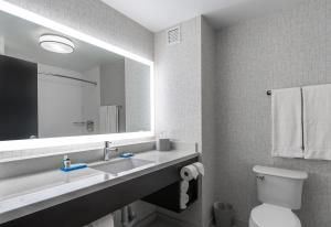 Holiday Inn Express & Suites Saskatoon Centre by IHG
