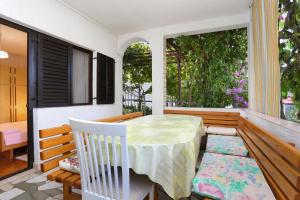 Three-Bedroom Apartment with Terrace room in Apartment Okrug Gornji 1069a