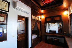 Phòng Giường Đôi Có Phòng Tắm Riêng (Double Room with Private Bathroom)