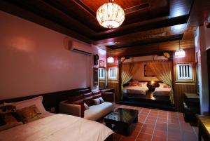 Phòng gia đình với phòng tắm riêng. (Family Room with Private Bathroom)