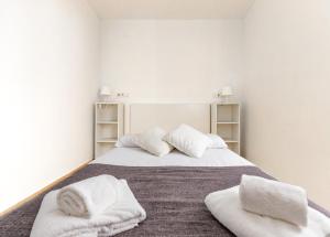 Two-Bedroom Apartment room in LA MERCED Flats