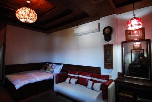 Phòng gia đình với phòng tắm riêng. (Family Room with Private Bathroom)