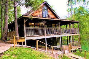 Three-Bedroom House room in Lake Song Home