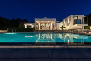 Villa Syndriani - 5 Bedroom Villa