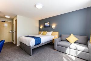 Family Room room in Days Inn Hotel Fleet