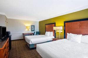 Deluxe Double Room (2 Adults + 1 Child) room in La Quinta Inn by Wyndham Killeen - Fort Hood