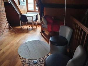 Maisons de vacances HYPER HYPER CENTRE MAISON ENTIERE DE 150 m2 QUARTIER HISTORIQUE DE TOURS a 25 metres DE LA CELEBRE PLACE PLUMEREAU pour 2 a 7 Personnes : photos des chambres