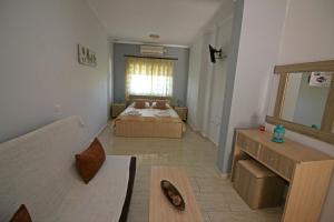 Santa Barbara Lakis Apartments