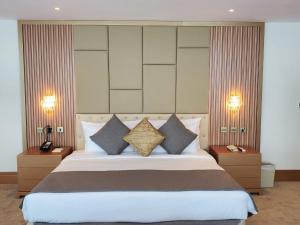 Al Bahar Suite room in Blue Diamond AlSalam Resort