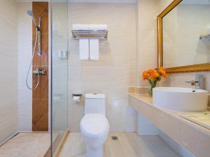 Vienna Hotel Shenzhen Guanlan Tangren Street - 3hvězdičkové hotely ve městě Bao'an