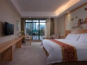 Vienna Hotel (Qionghai Yinhai Road) - Fengling
