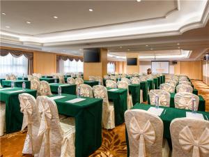 Vienna International Hotel (Shen Zhen Buji Dafen shop)