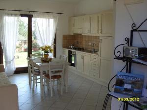 1CASADELFARO con Giardino a Pittulongu 600Metri dalla Spiaggia