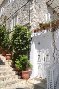 Pension Efie Hydra Greece