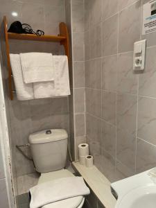 Hotels Notre Dame AUXILIATRICE : Chambre Triple Confort avec Douche