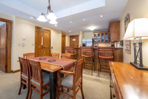 One Bedroom Condo with Large Balcony over Mountaineer Square condo