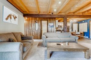 F201 Treehouse condo