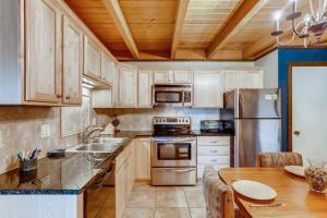 F201 Treehouse condo