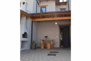 pikralida house (πικραλίδα) - Visoká