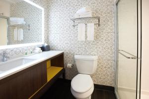 Standard King Room - Non-Smoking  room in Holiday Inn - Louisville Downtown  an IHG Hotel