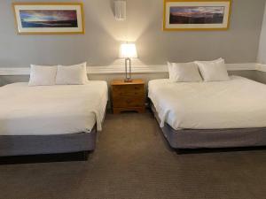 Lakefront Room 2 Kings room in Marine Village Resort