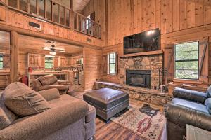 Holiday Home room in Rustic Broken Bow Cabin Deck and 6 Mi to Lake!