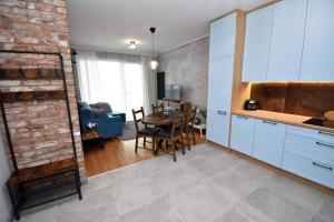 Apartament Blue Bastion Wałowa 23c z klimatyzacją i miejscem parkingowym w podziemnym parkingu